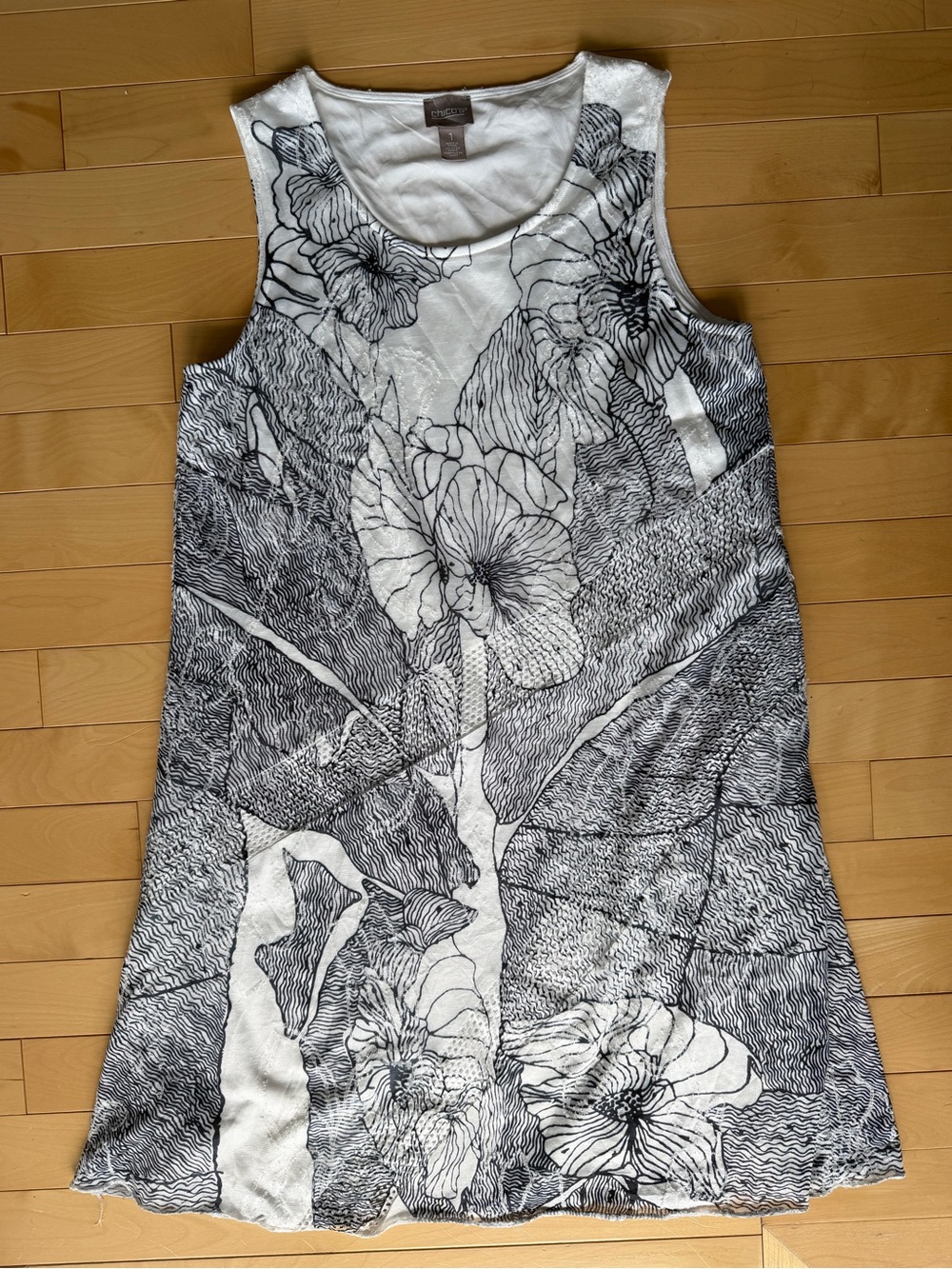 Chico’s size medium (1) floral blue & white dress